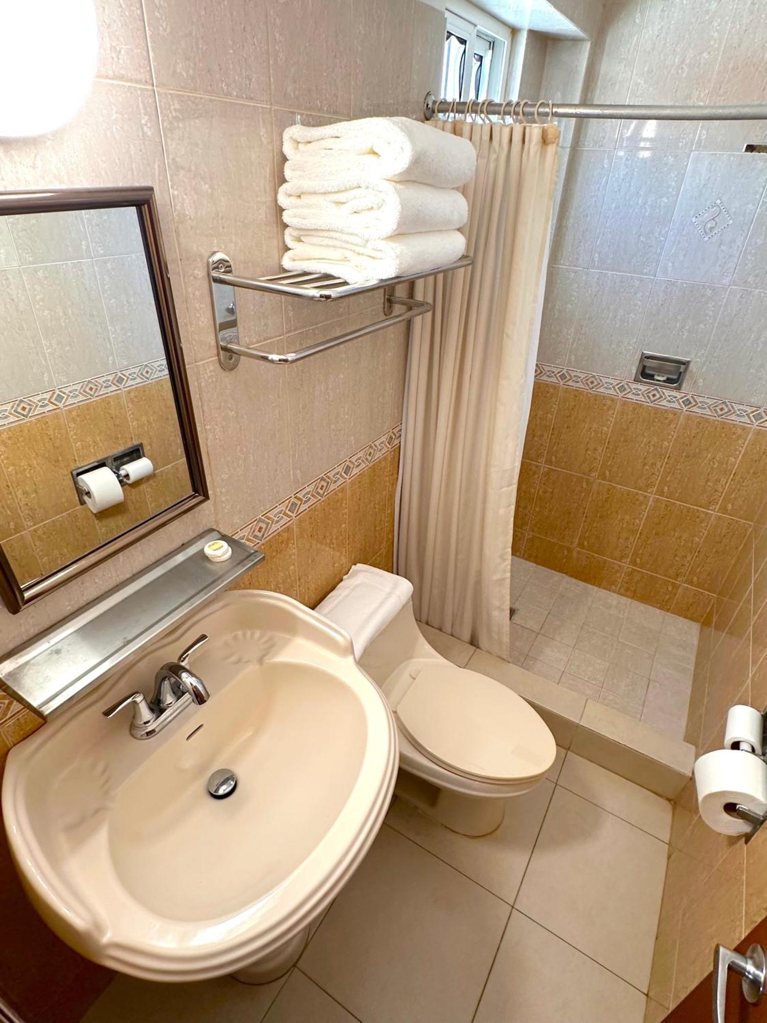 קולון Hotel Andros מראה חיצוני תמונה
