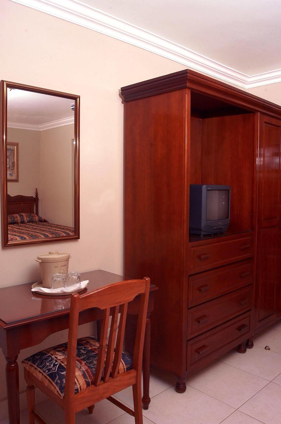 קולון Hotel Andros מראה חיצוני תמונה